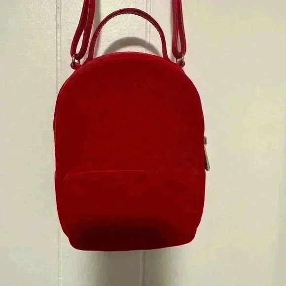 Miniso red silicone crossbody bag used like a new - Picture 6 of 6